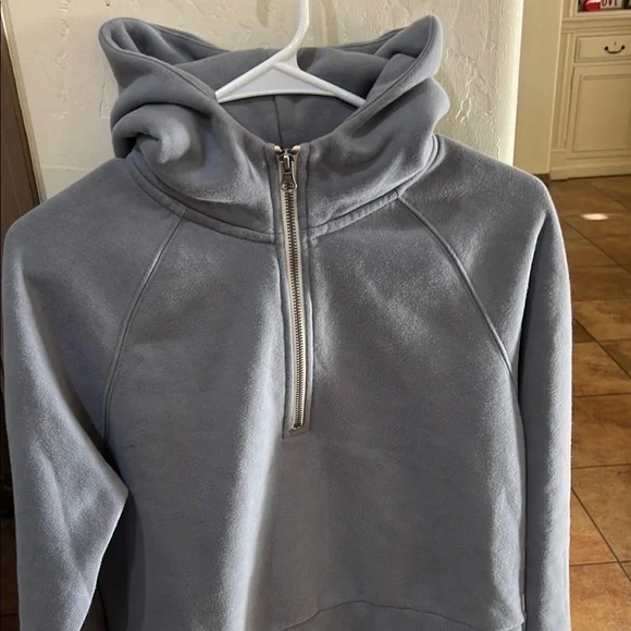 Vuori Womens Sweatshirt Restore Half Zip
Hoodie Size medium - Picture 3 of 12